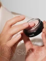 Pielęgnujący rozświetlacz CRÈME GLOW (2).jpg